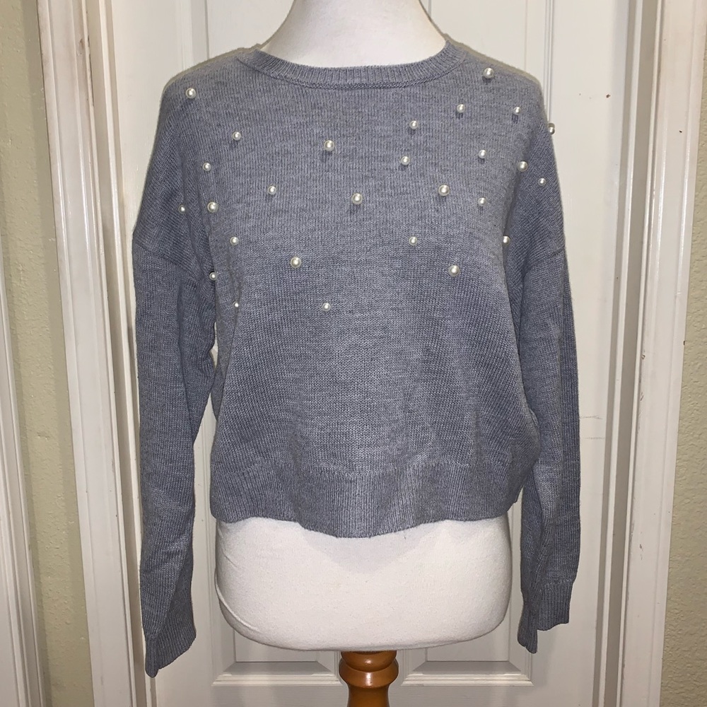 Gray sweater with pearl like beading